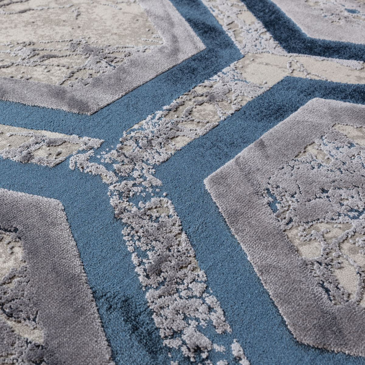 Aurora Geometric High Shine Rug - Hexagon AU19 Aurora Geometric High Shine Rug - Hexagon AU19