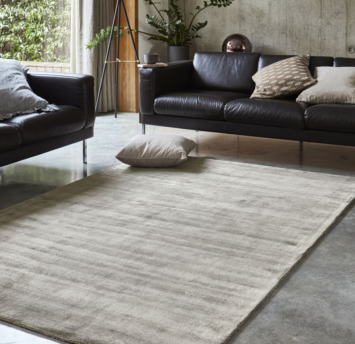 Blade Luxurious Dense Viscose Rug - Moleskin