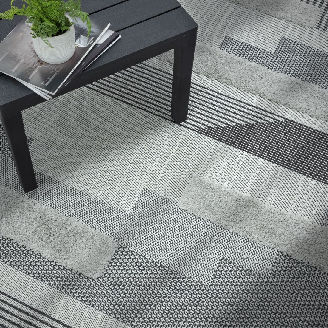 Monty In/Outdoor Geometric Rug - Black Grey MN05 Monty In/Outdoor Geometric Rug - Black Grey MN05