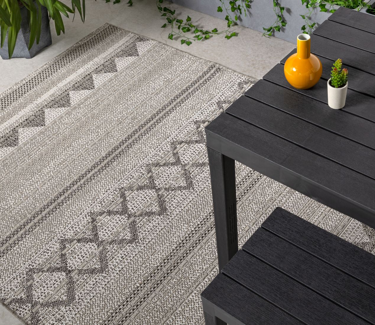 Varanda In/Outdoor Geometric Rug - Natural Diamond VA01