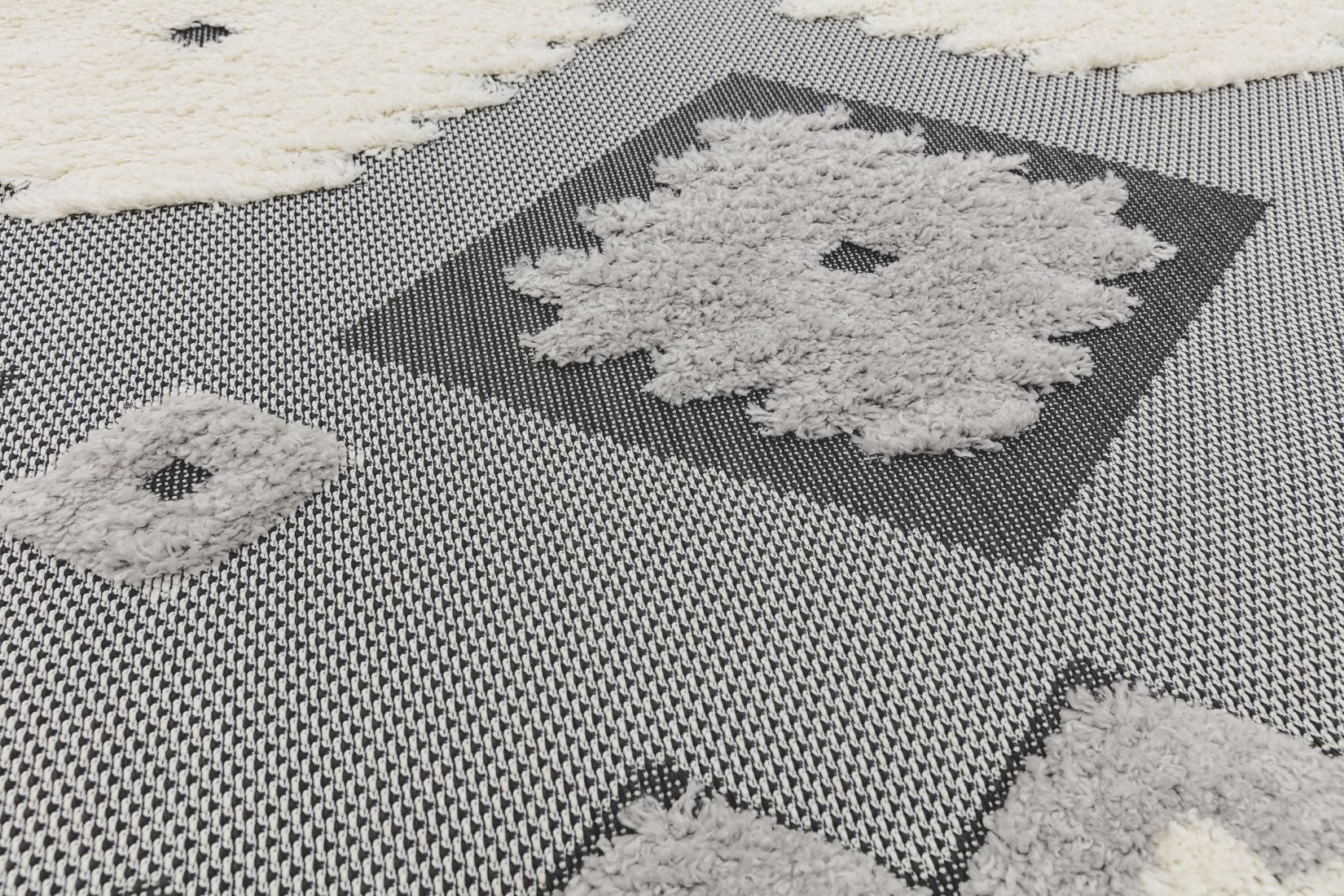 Monty In/Outdoor Tribal Rug - Black Cream MN01 Monty In/Outdoor Tribal Rug - Black Cream MN01