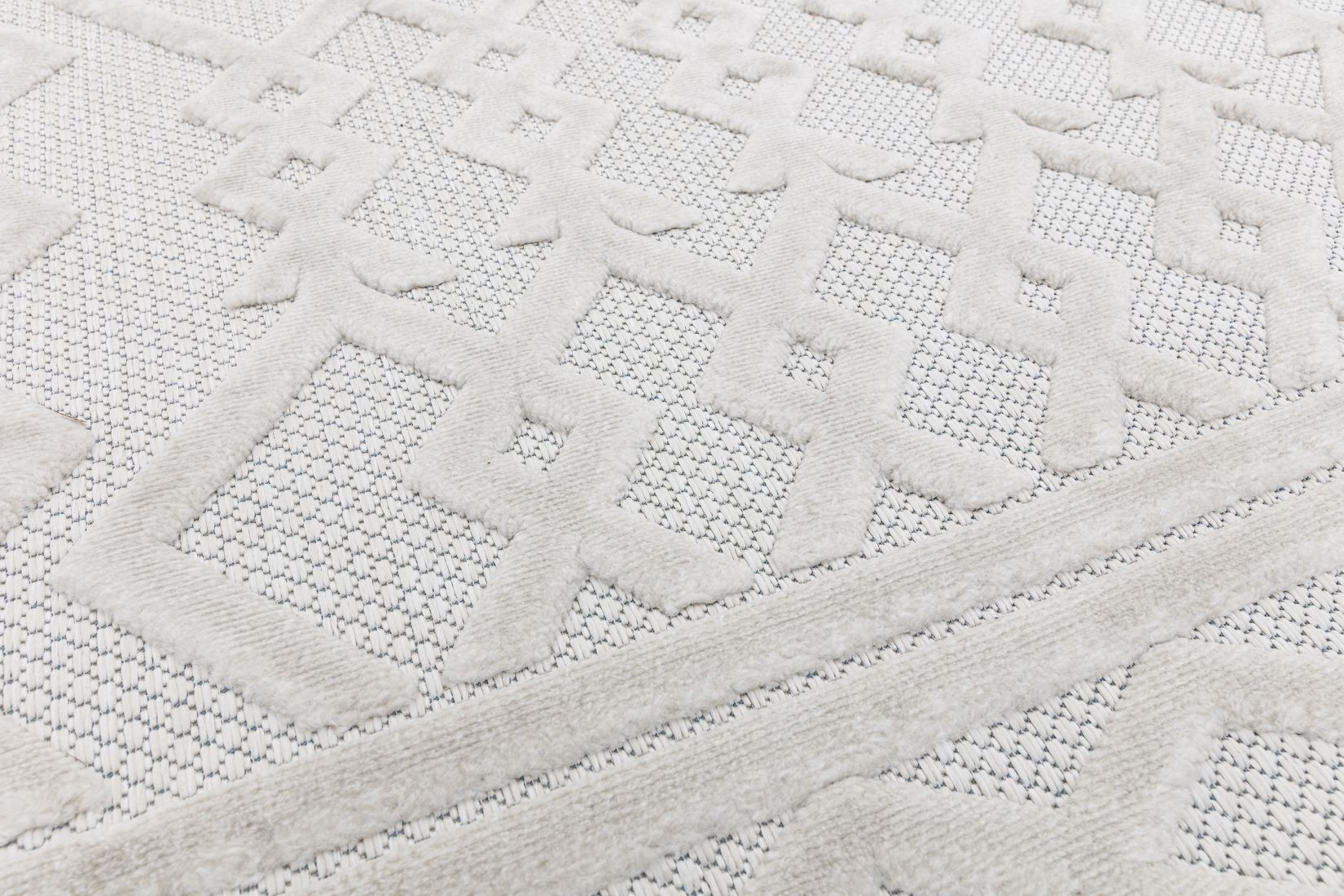 Salta In/Outdoor Geometric Rug - White Links SA05