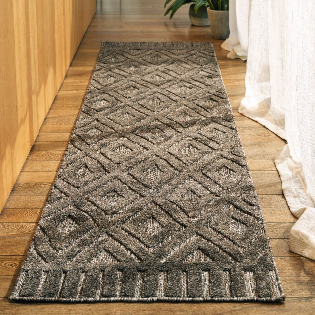 Salta In/Outdoor Geometric Rug - Charcoal Diamond SA02