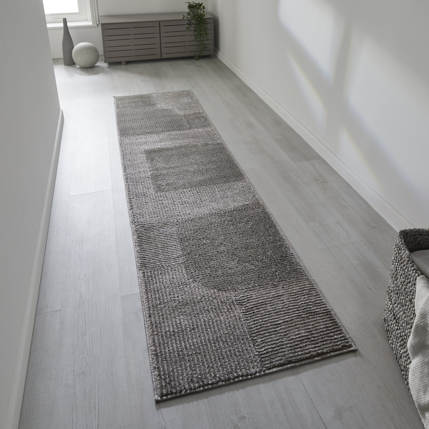 Manhattan Modern Runner - 8120H Grey Manhattan Modern Runner - 8120H Grey