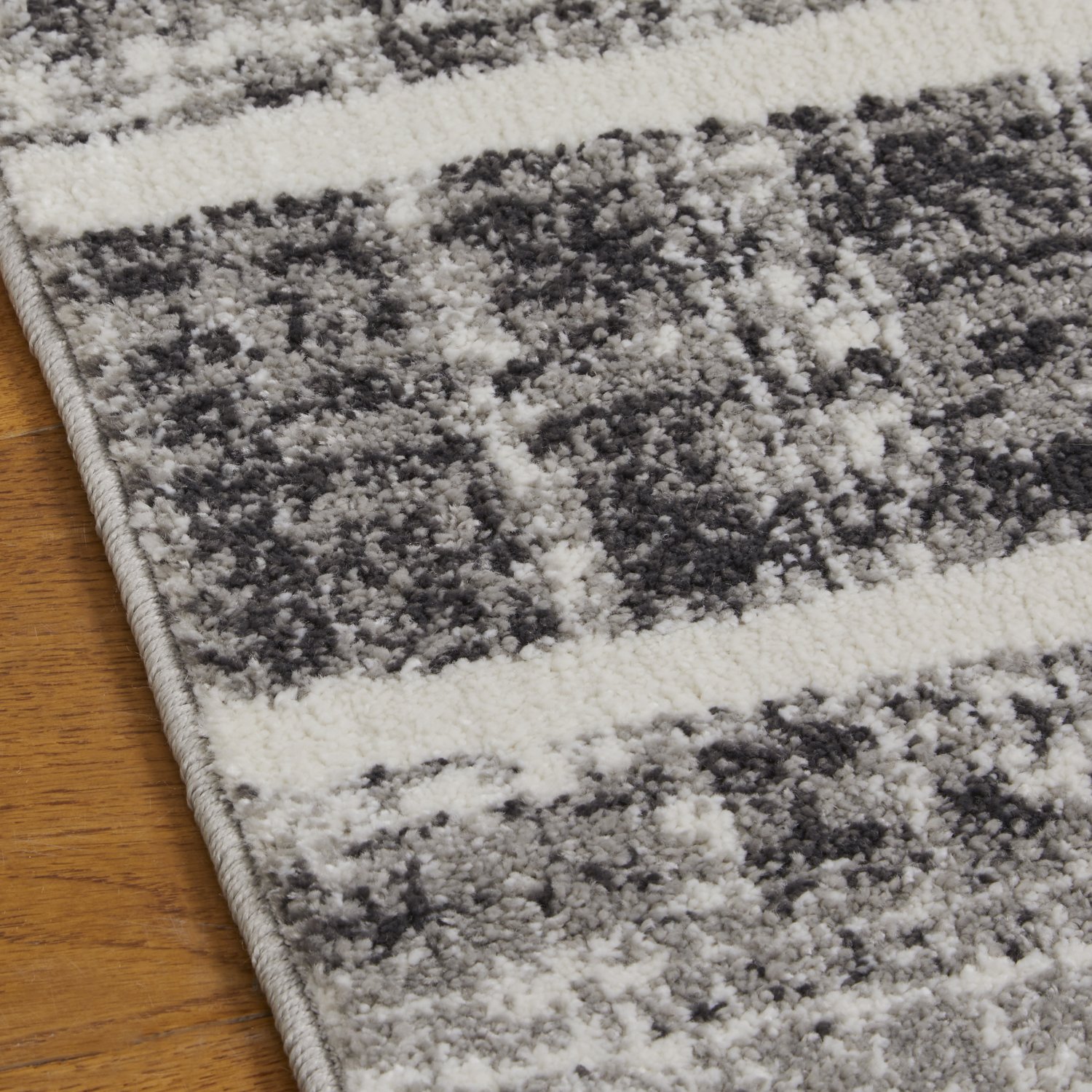 Sanford Distressed Rug - 8116E Grey Black Sanford Distressed Rug - 8116E Grey Black