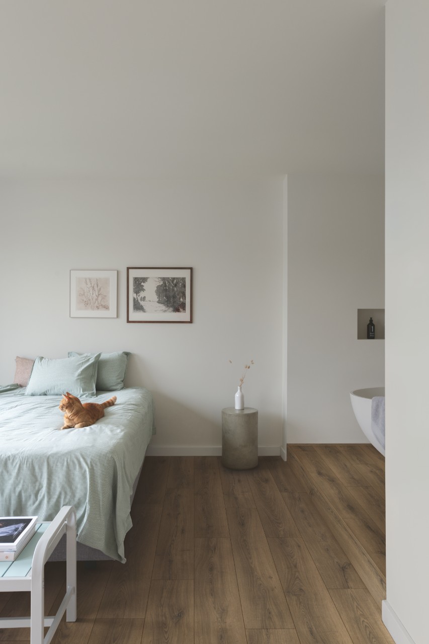 Classic Warm brown oak Classic Warm brown oak