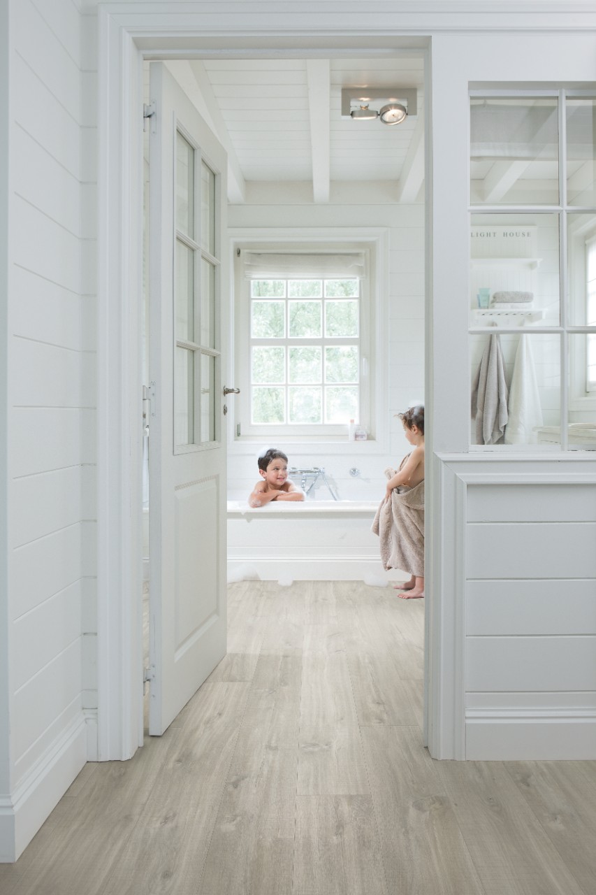 Blos Wood LVT - Canyon Oak Grey with sawcuts Blos Wood LVT - Canyon Oak Grey with sawcuts